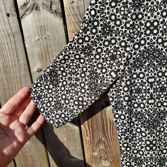 LuLaRoeāJuliaĀ Dressā - Picture 2 of 7